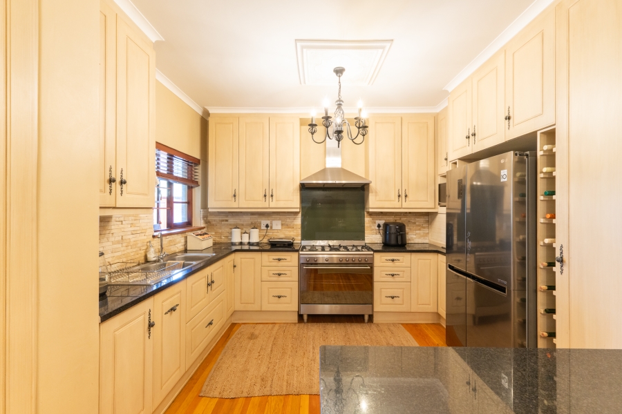 5 Bedroom Property for Sale in Northcliff Western Cape